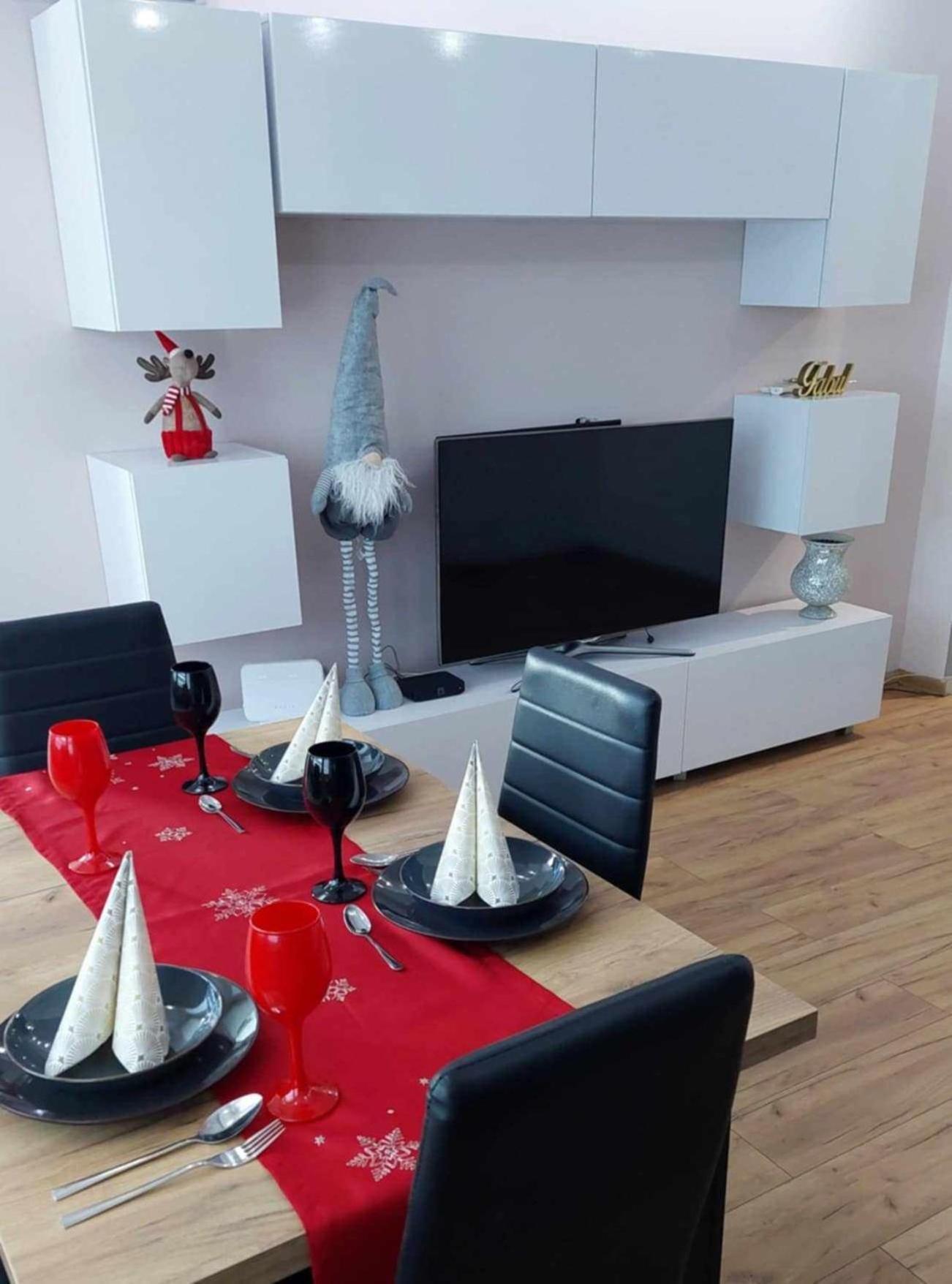 Ekskluzywny Apartament W Centrum Z Klimatyzacja I Balkonem Любін Екстер'єр фото
